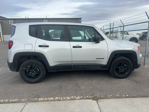 Used 2021 Jeep Renegade Sport image 2