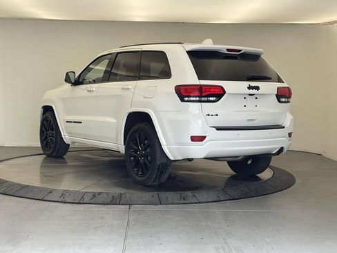 Used 2018 Jeep Grand Cherokee Altitude AWD/4WD image 3