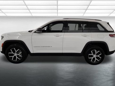 Used 2024 Jeep Grand Cherokee Limited AWD/4WD image 5