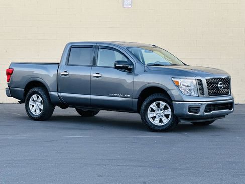 Used 2019 Nissan Titan SV AWD/4WD image 2