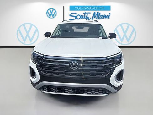 New 2026 Volkswagen Atlas Peak Edition AWD/4WD image 2