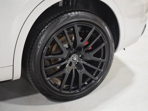 Certified 2022 Maserati Levante Modena image 7
