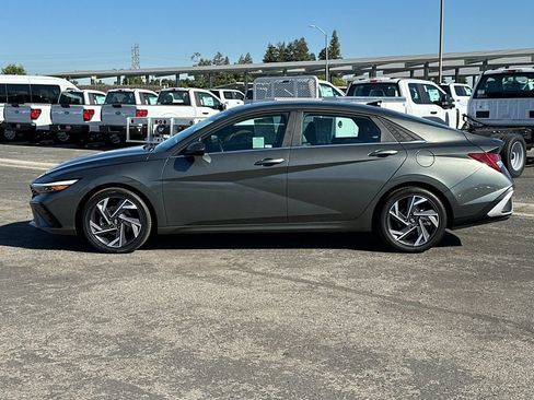 Used 2025 Hyundai Elantra Limited FWD image 6