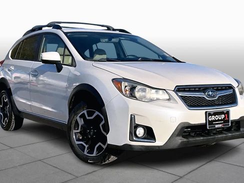Used 2017 Subaru Crosstrek 2.0i Premium w/ Moonroof Package image 3
