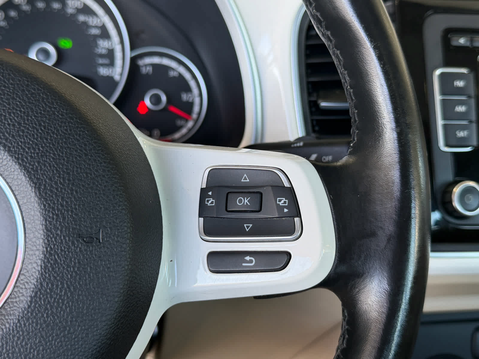Used 2013 Volkswagen Beetle TDI FWD image 22