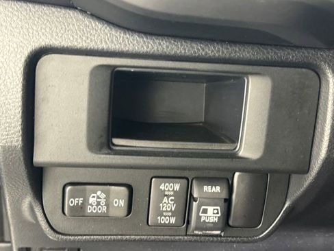 Used 2017 Toyota Tacoma TRD Sport w/ Tow Package (A/T) image 34