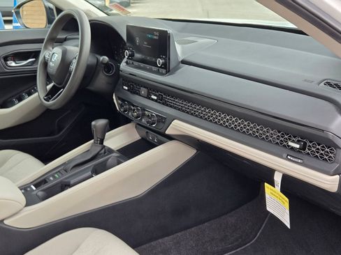 Certified 2025 Honda Accord SE image 29