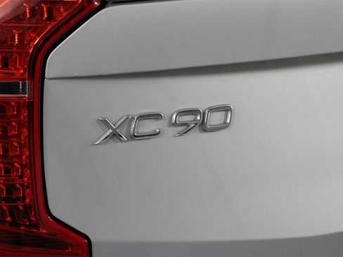 Certified 2024 Volvo XC90 T8 Plus image 19