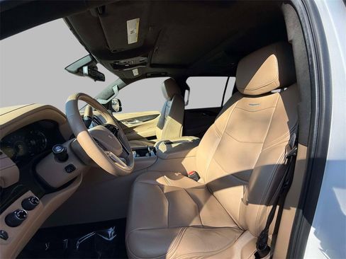 Used 2020 Cadillac Escalade ESV Platinum image 2