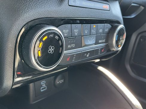 Used 2022 Ford Escape SE w/ SE Sport Appearance Package image 7