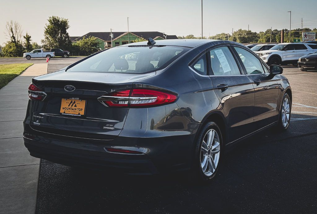 Used 2020 Ford Fusion SE FWD image 27