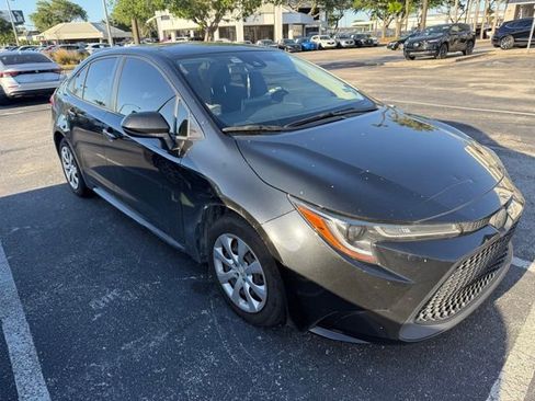 Used 2021 Toyota Corolla LE image 5