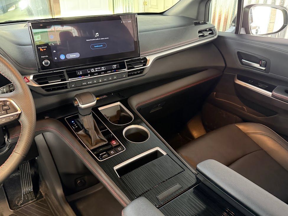Used 2025 Toyota Sienna XSE AWD/4WD image 13