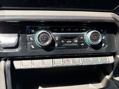 Used 2024 GMC Sierra 1500 AT4 w/ Technology Package AWD/4WD image 23