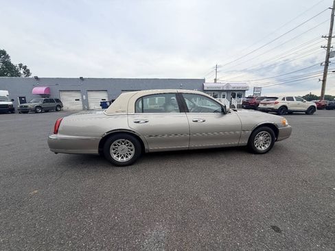 Used 1999 Lincoln Town Car Signature RWD image 27
