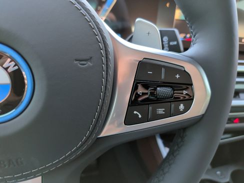 Used 2026 BMW X5 xDrive50e w/ M Sport Package AWD/4WD image 19