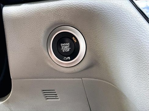 Certified 2023 Chrysler Pacifica Touring-L FWD image 27