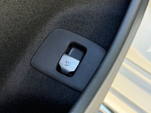 Used 2025 Mercedes-Benz E 350 4MATIC Sedan image 26