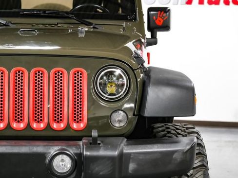 Used 2016 Jeep Wrangler Unlimited Rubicon w/ Connectivity Group image 35