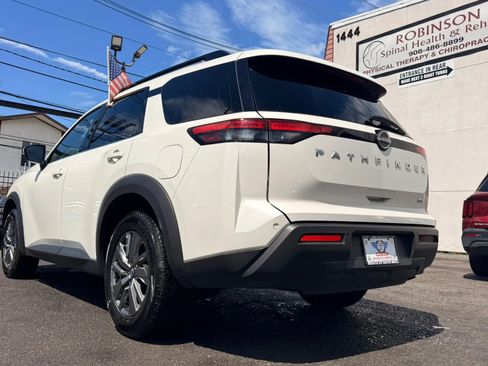 Used 2024 Nissan Pathfinder SV FWD image 8