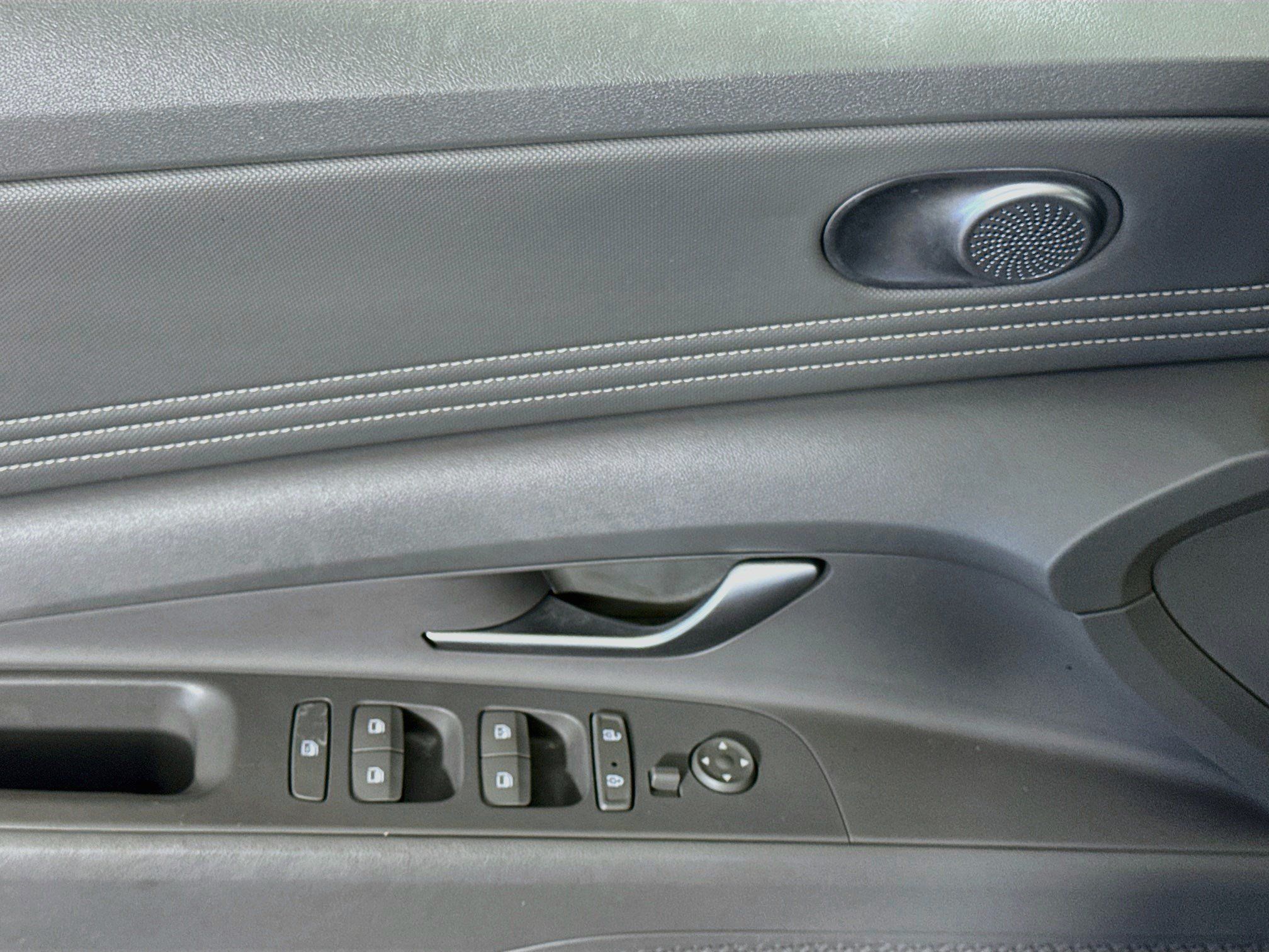 Used 2022 Hyundai Elantra SEL w/ Convenience Package FWD image 24