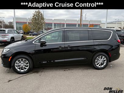 New 2026 Chrysler Pacifica Select