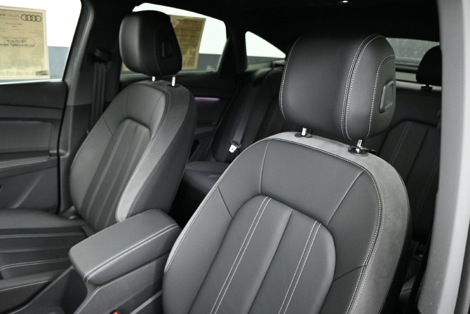Used 2024 Audi Q4 e-tron Prestige AWD/4WD image 9