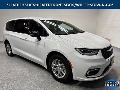Used 2026 Chrysler Pacifica Select