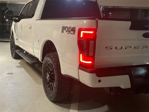 Used 2022 Ford F350 Lariat w/ Black Appearance Package image 6