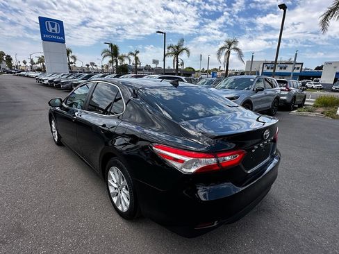 Used 2019 Toyota Camry LE FWD image 6