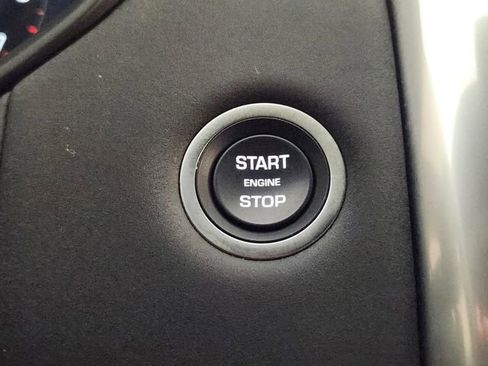 Used 2025 Land Rover Discovery S image 19