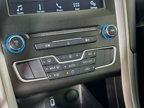 Used 2018 Ford Fusion SE w/ Fusion SE Technology Package image 17