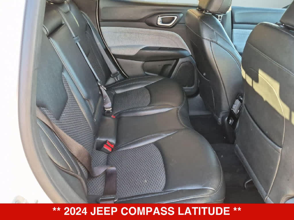 Used 2024 Jeep Compass Latitude AWD/4WD image 19