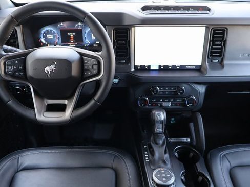 New 2025 Ford Bronco Badlands image 6