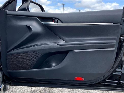 Used 2020 Toyota Camry SE FWD image 22