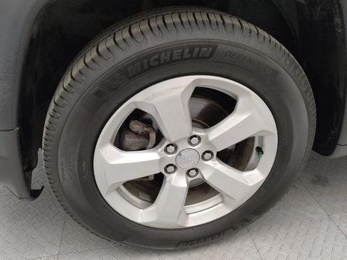Used 2018 Jeep Compass Latitude w/ Popular Equipment Group FWD image 31