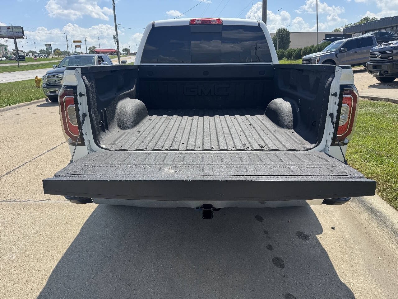 Used 2017 GMC Sierra 1500 SLT w/ SLT Premium Package AWD/4WD image 10
