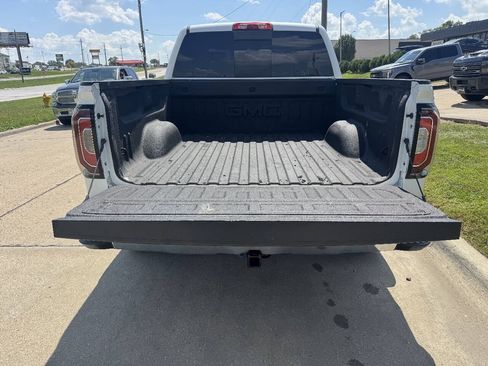 Used 2017 GMC Sierra 1500 SLT w/ SLT Premium Package AWD/4WD image 10