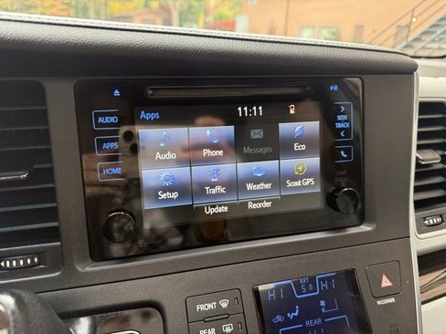 Used 2016 Toyota Sienna Limited image 16