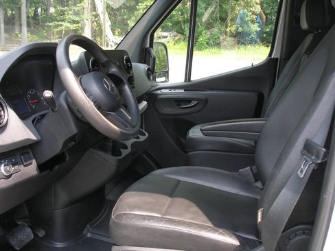 Used 2020 Mercedes-Benz Sprinter 2500 image 4