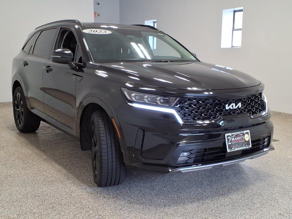 Used 2023 Kia Sorento SX AWD/4WD image 3