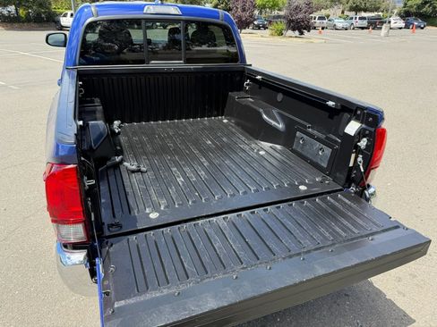 Used 2022 Toyota Tacoma SR5 RWD image 13