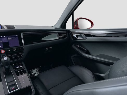 Certified 2025 Porsche Macan image 26