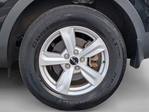 Used 2023 Kia Sorento LX image 13