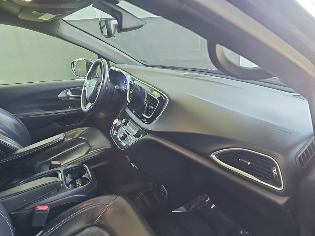 Used 2018 Chrysler Pacifica Touring-L w/ Premium Audio Group FWD image 37