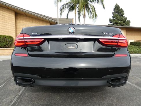 Used 2016 BMW 750i xDrive image 11