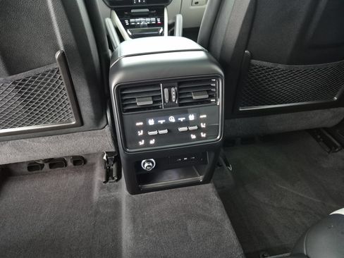 Used 2025 Porsche Cayenne GTS AWD/4WD image 19