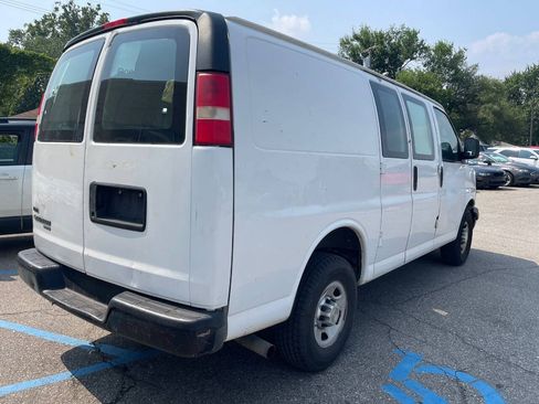Used 2012 Chevrolet Express 3500 RWD image 5
