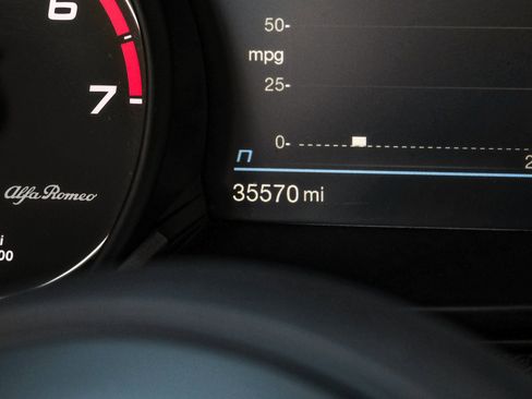 Used 2022 Alfa Romeo Stelvio Sprint image 18