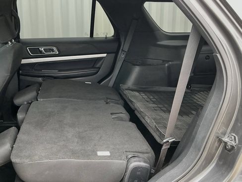 Used 2016 Ford Explorer XLT image 17